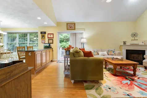 8 Ash Drive Kingston NH 03848