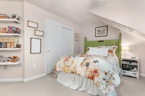 8 Ash Drive Kingston NH 03848