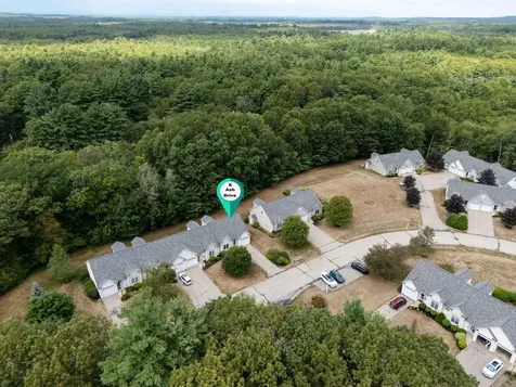 8 Ash Drive Kingston NH 03848