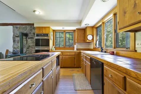 46 Runnals Road Hartford VT 05001