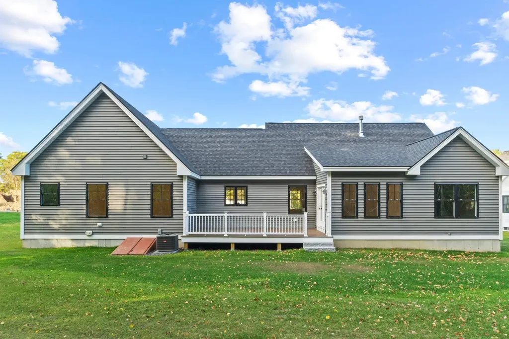 32 Stacey Lane Chester NH 03036