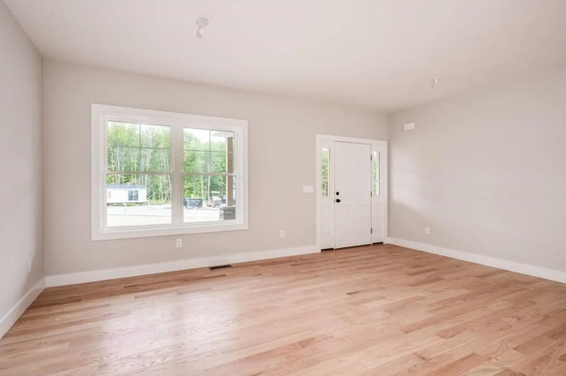 32 Stacey Lane Chester NH 03036