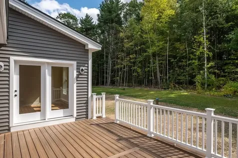 32 Stacey Lane Chester NH 03036