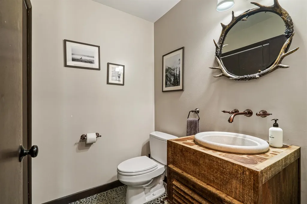 20 Jamie Lane Winhall VT 05340