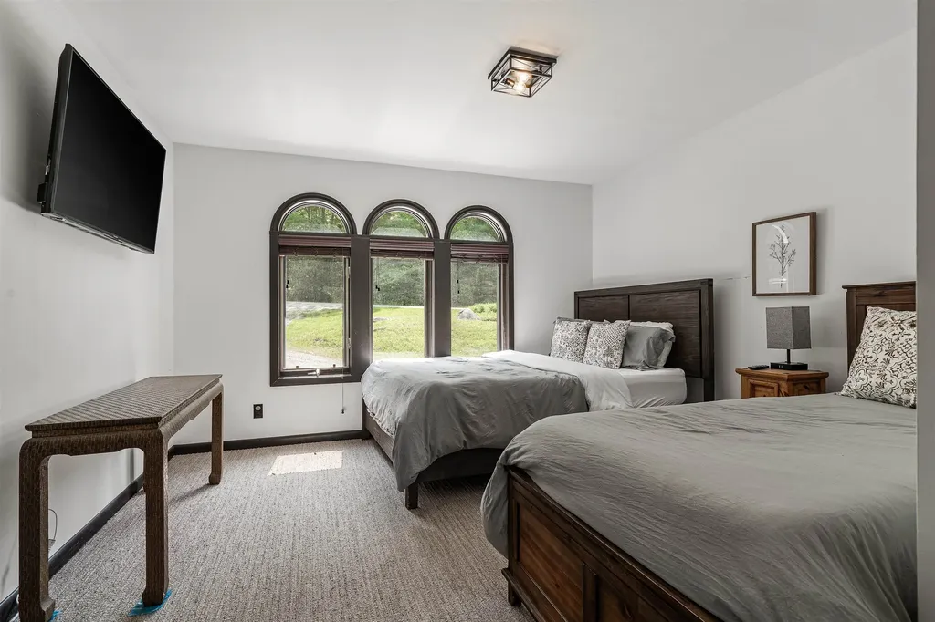 20 Jamie Lane Winhall VT 05340