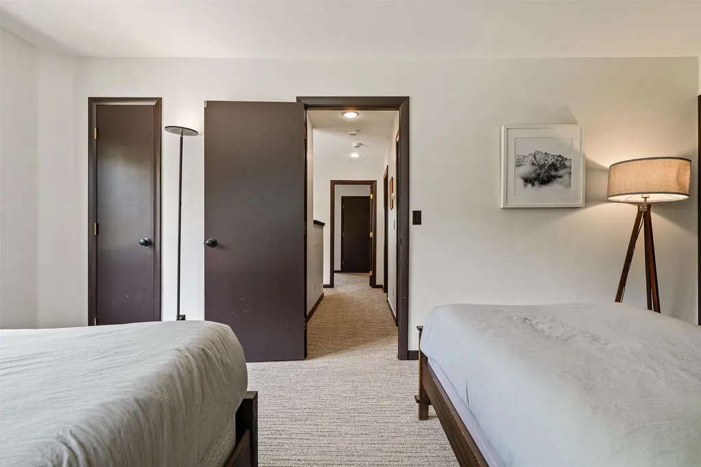 20 Jamie Lane Winhall VT 05340