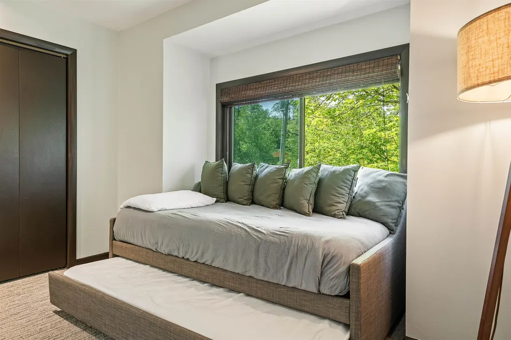 20 Jamie Lane Winhall VT 05340