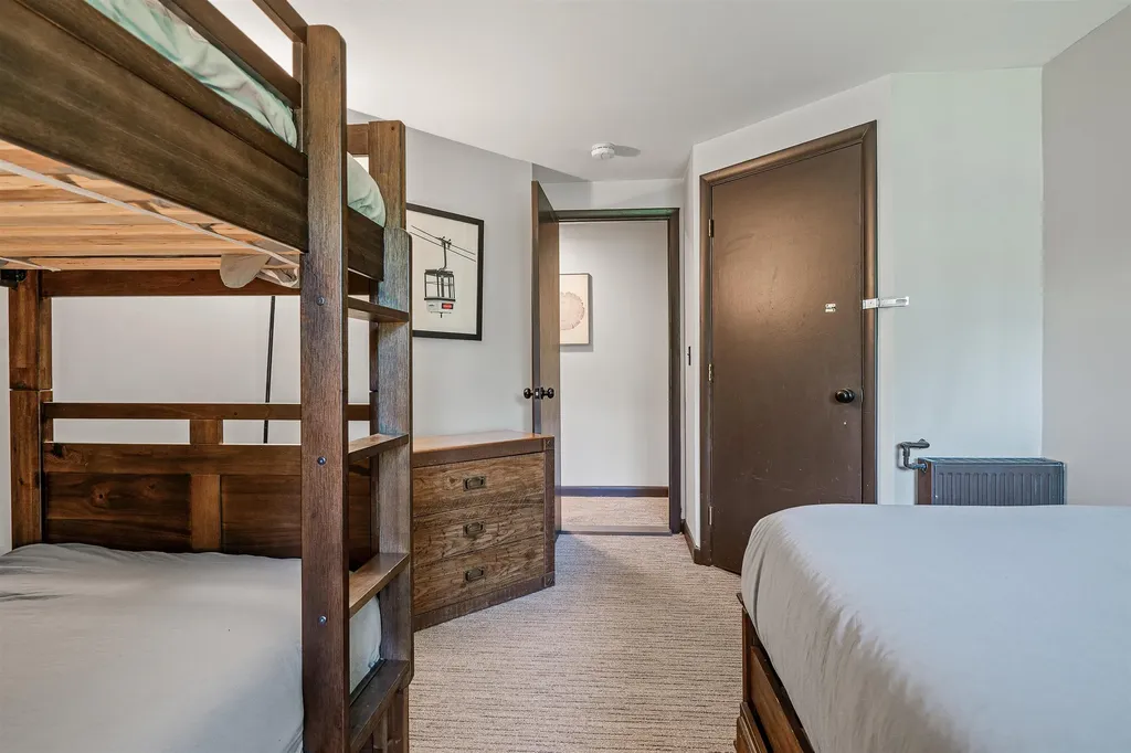 20 Jamie Lane Winhall VT 05340