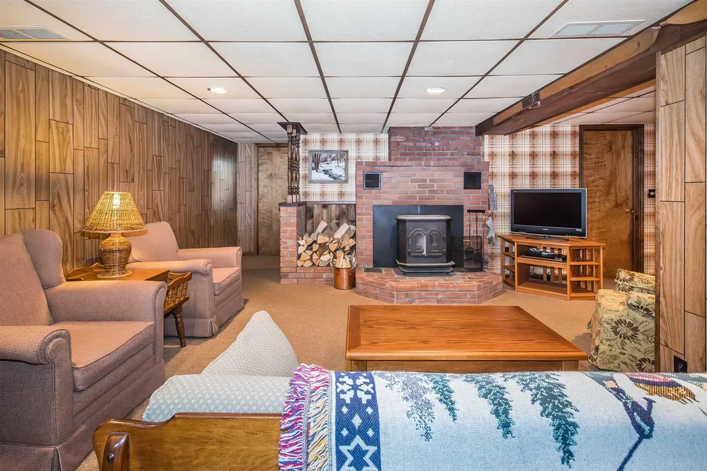 27 Chatterton Park Proctor VT 05765