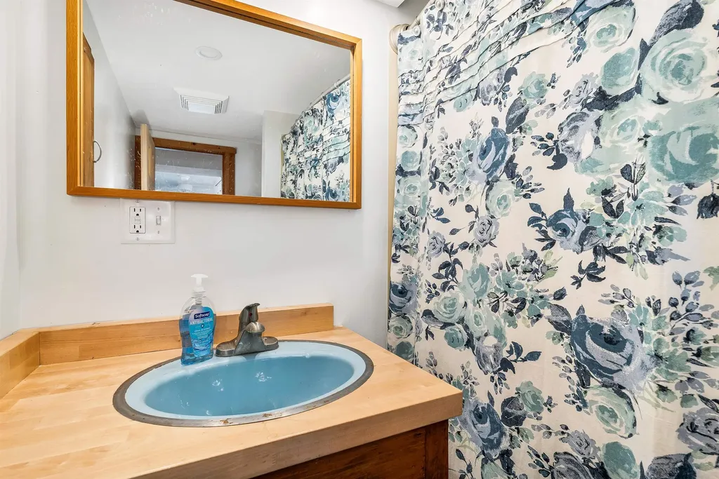 25 Georges Road Alton NH 03810