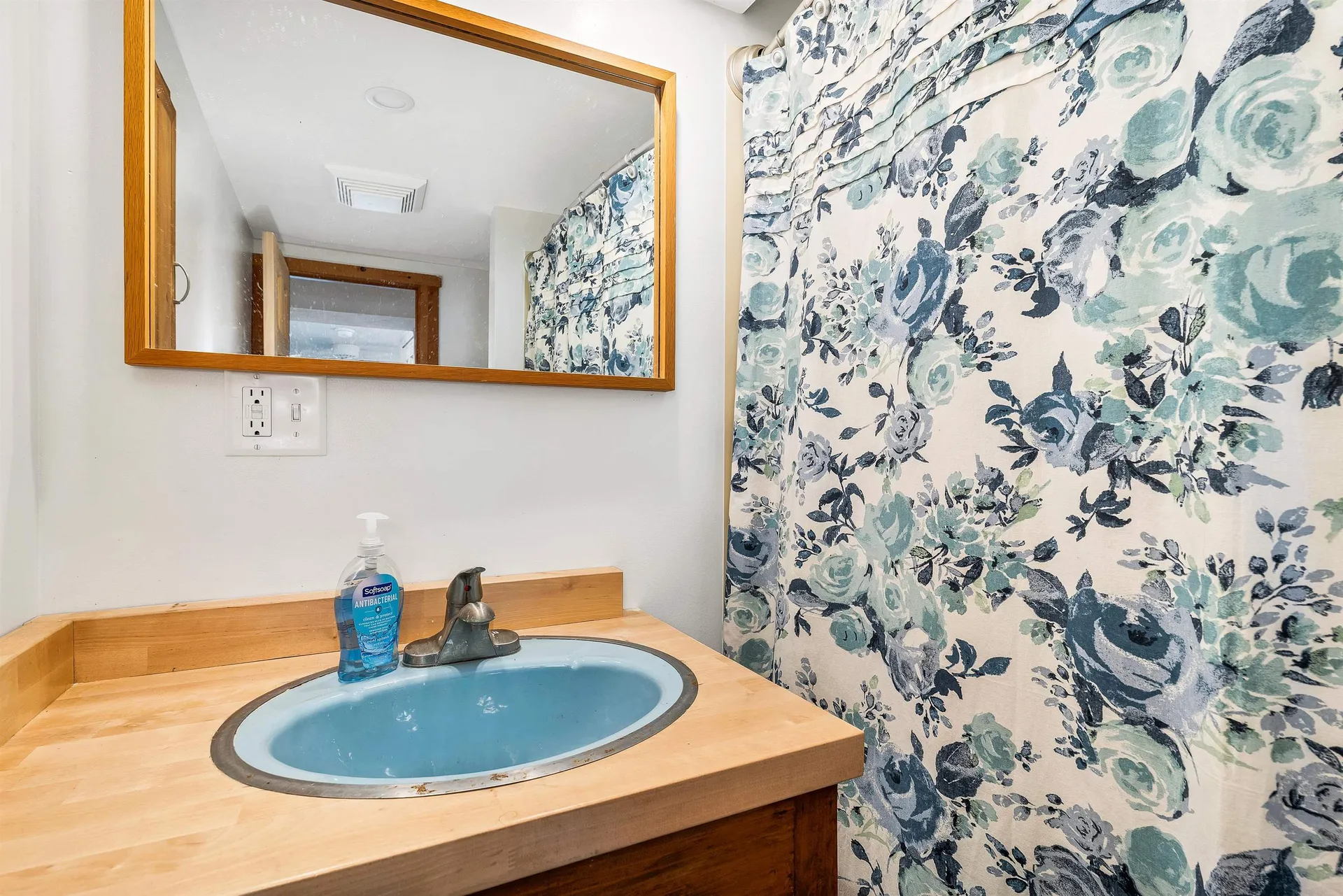 25 Georges Road Alton NH 03810