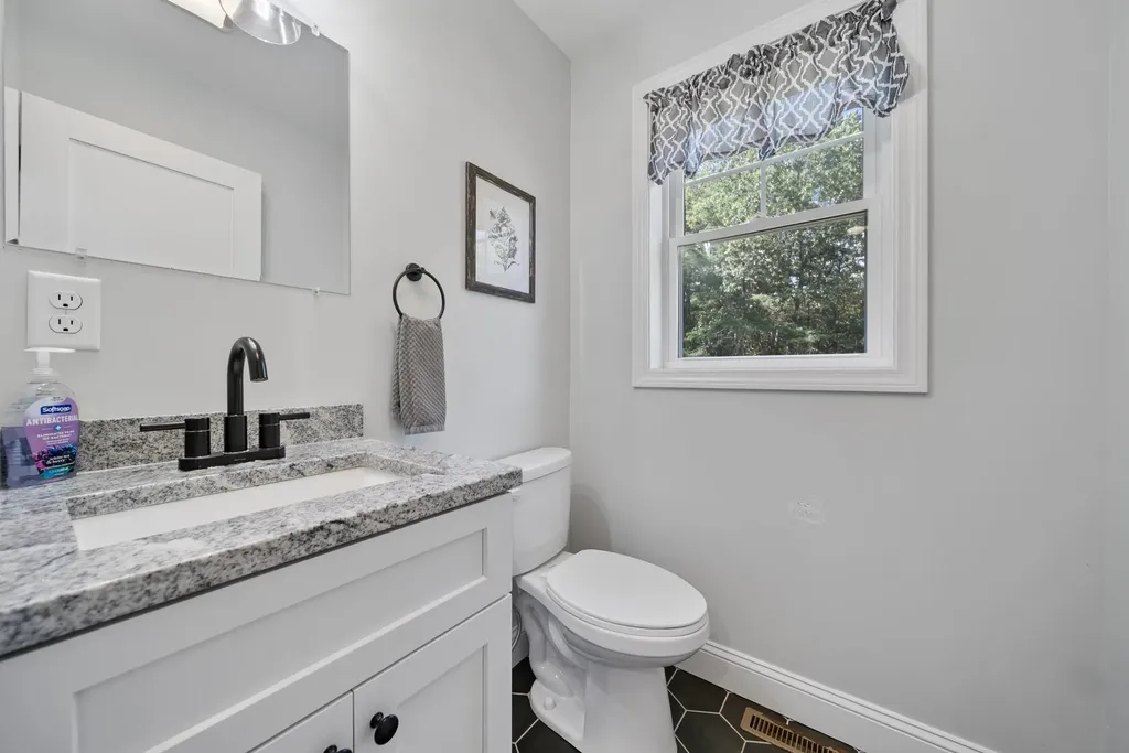 17B Page Road Kingston NH 03848