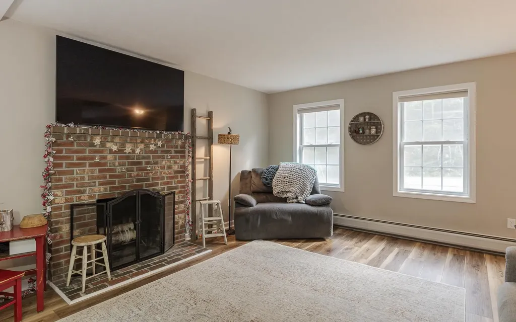 57 Arrowcrest Drive Swanzey NH 03446