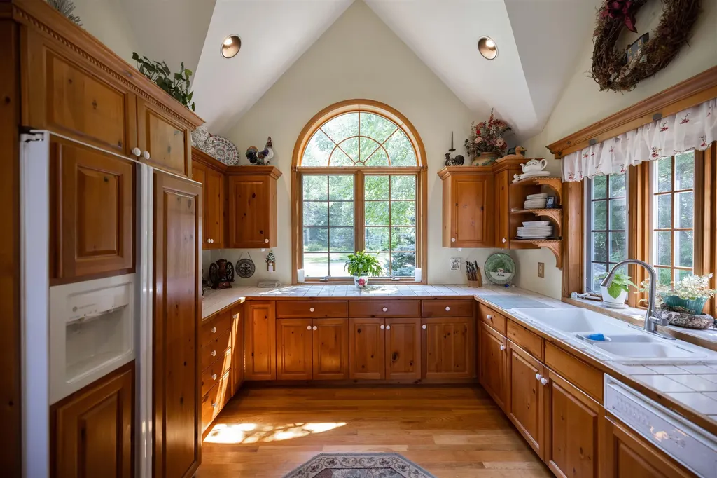 1189 Cole Pond Road Jamaica VT 05343