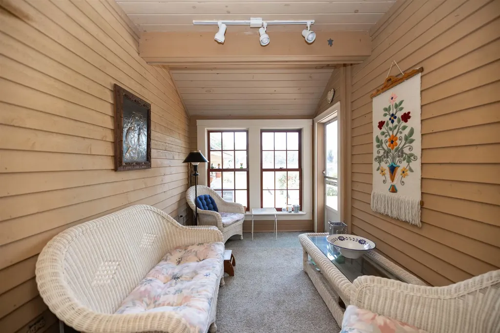 1189 Cole Pond Road Jamaica VT 05343