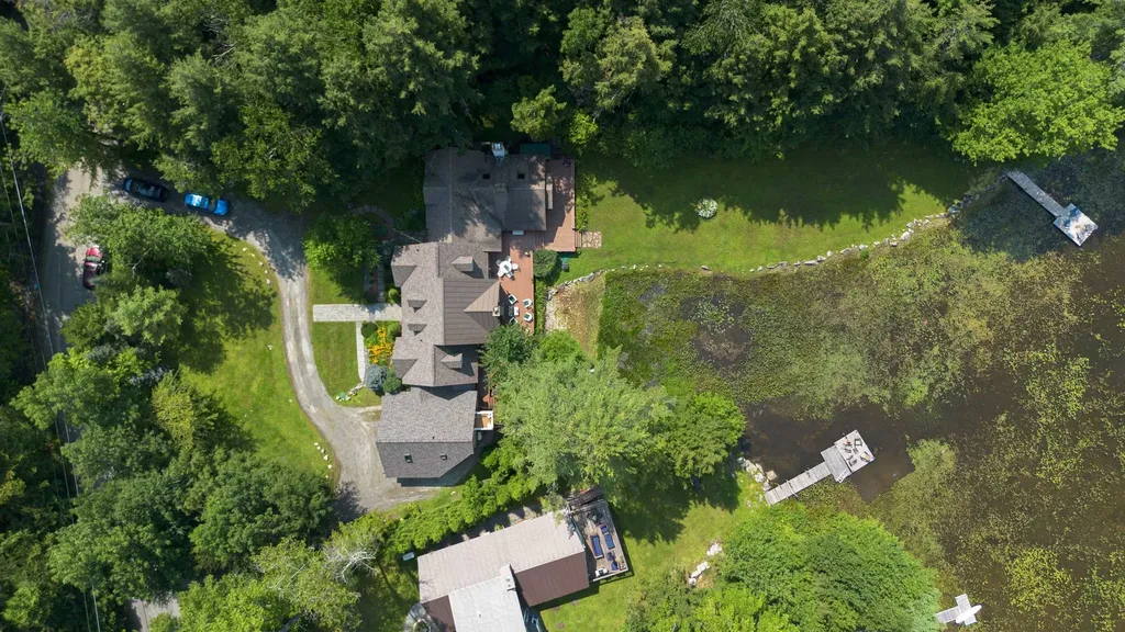 1189 Cole Pond Road Jamaica VT 05343