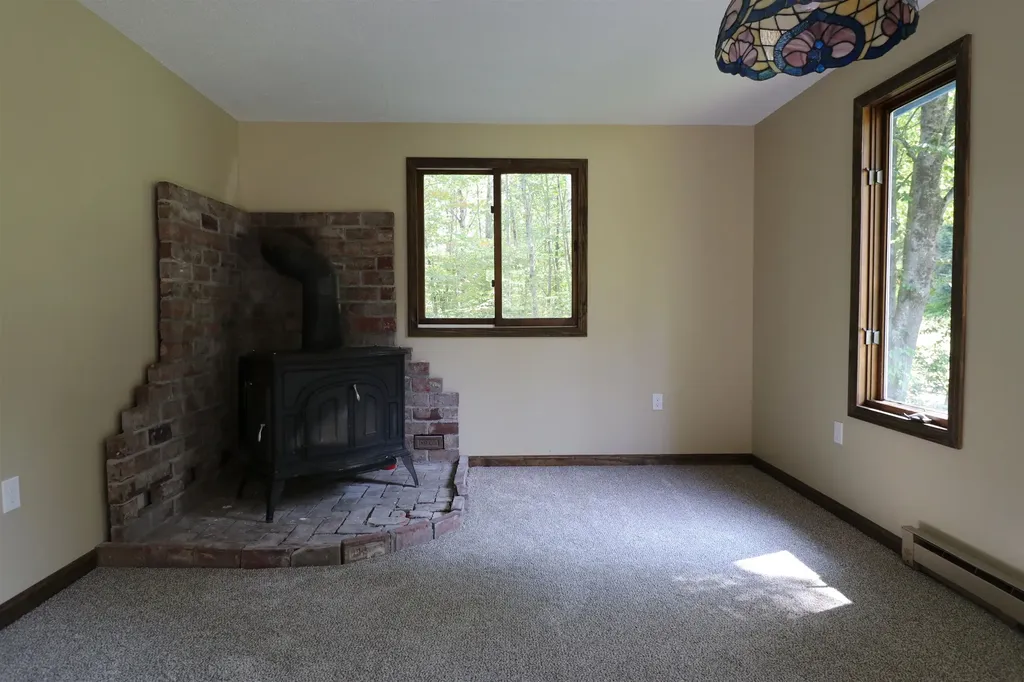 28 Manchester Drive Lebanon NH 03766-2115