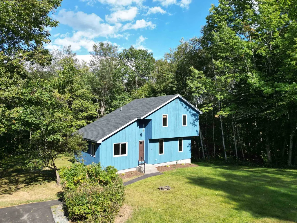 28 Manchester Drive Lebanon NH 03766-2115