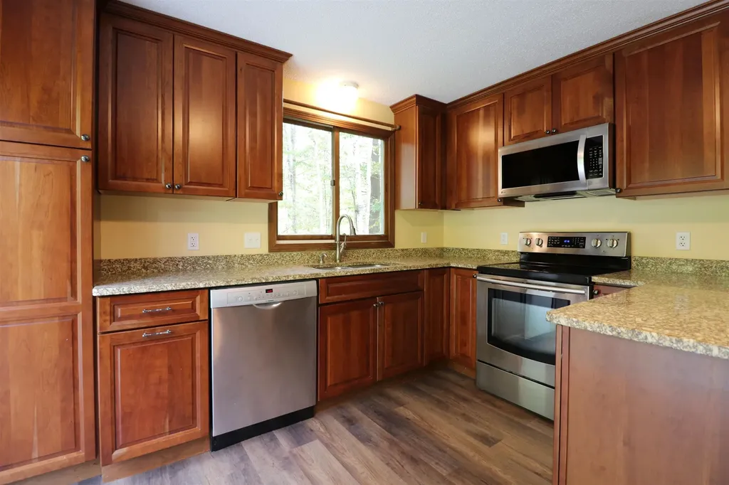 28 Manchester Drive Lebanon NH 03766-2115