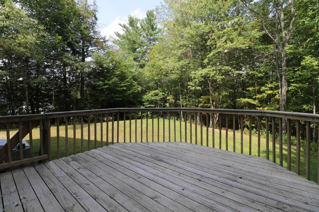 28 Manchester Drive Lebanon NH 03766-2115