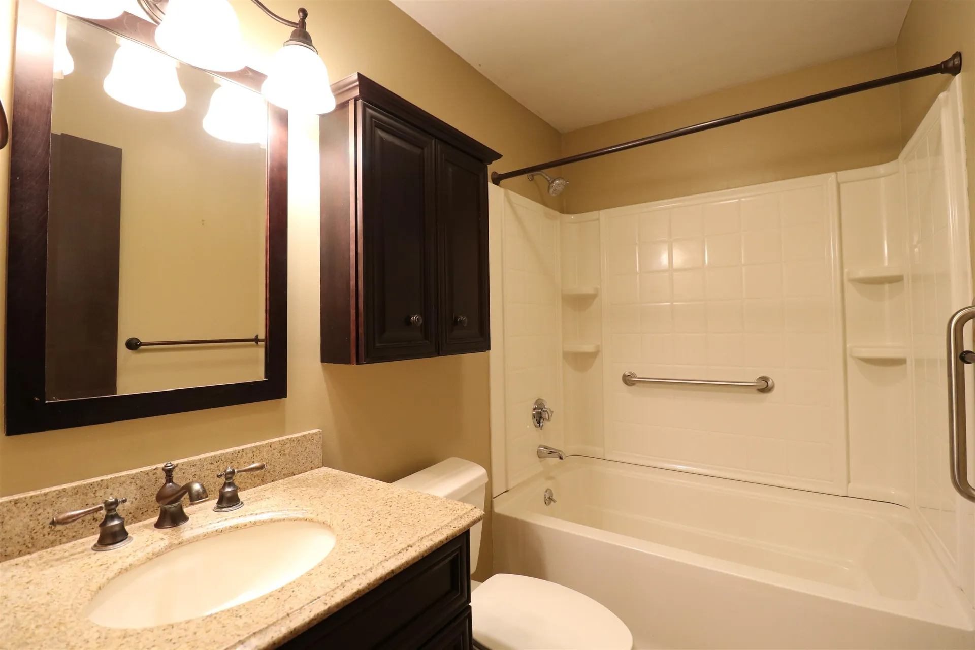 28 Manchester Drive Lebanon NH 03766-2115