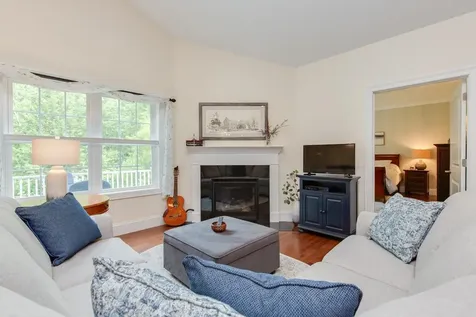 49 Cobblestone Drive Hudson NH 03051