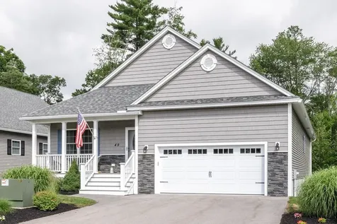 49 Cobblestone Drive Hudson NH 03051