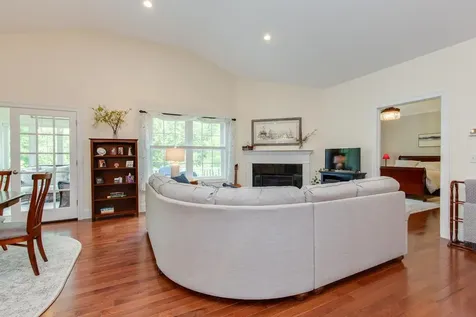 49 Cobblestone Drive Hudson NH 03051