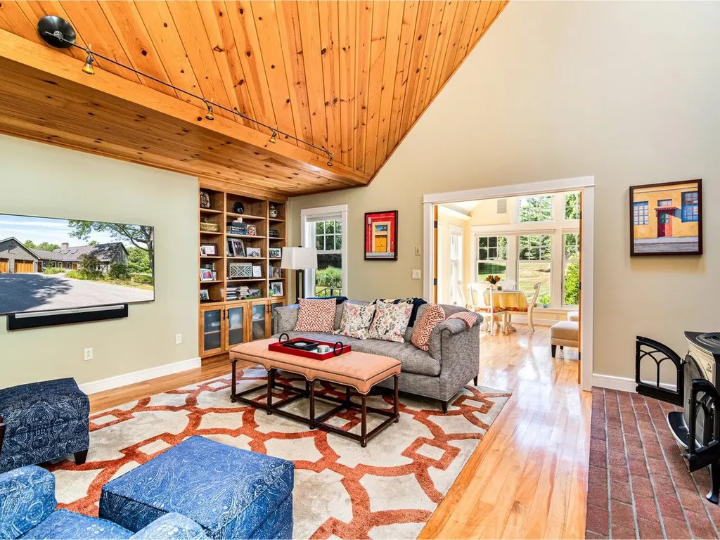 571 Middle Road Colchester VT 05446