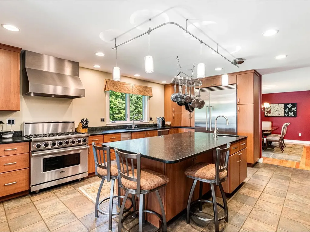 571 Middle Road Colchester VT 05446