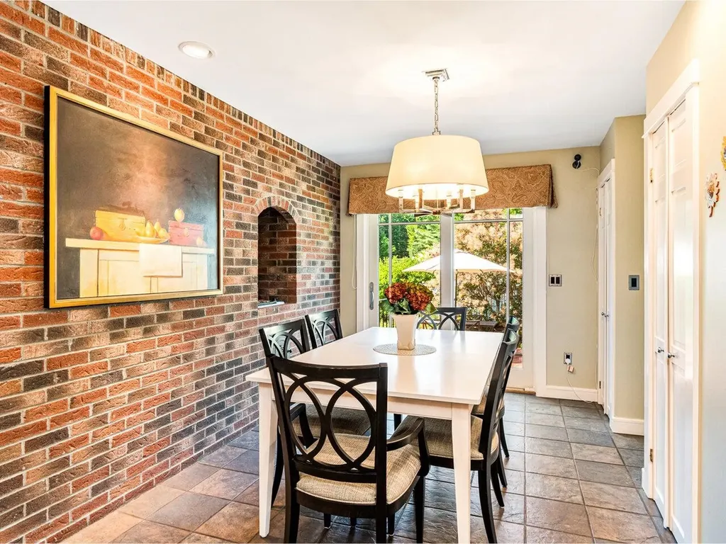 571 Middle Road Colchester VT 05446