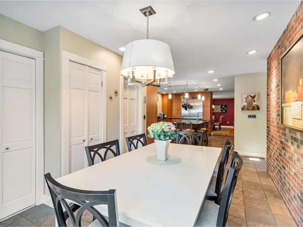 571 Middle Road Colchester VT 05446