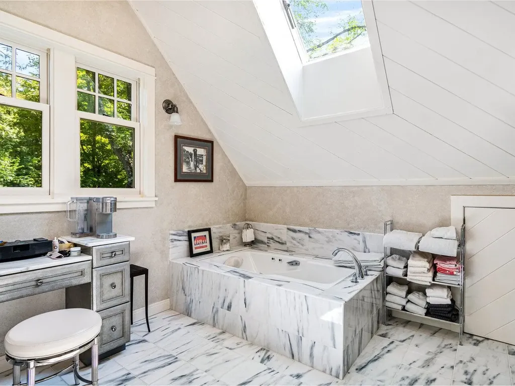 571 Middle Road Colchester VT 05446