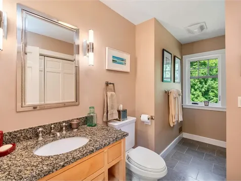 571 Middle Road Colchester VT 05446