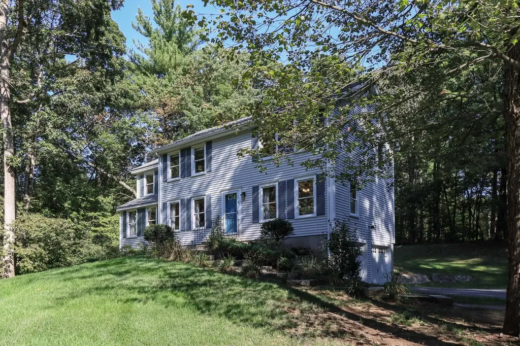 16 Montgomery Farm Road Derry NH 03038