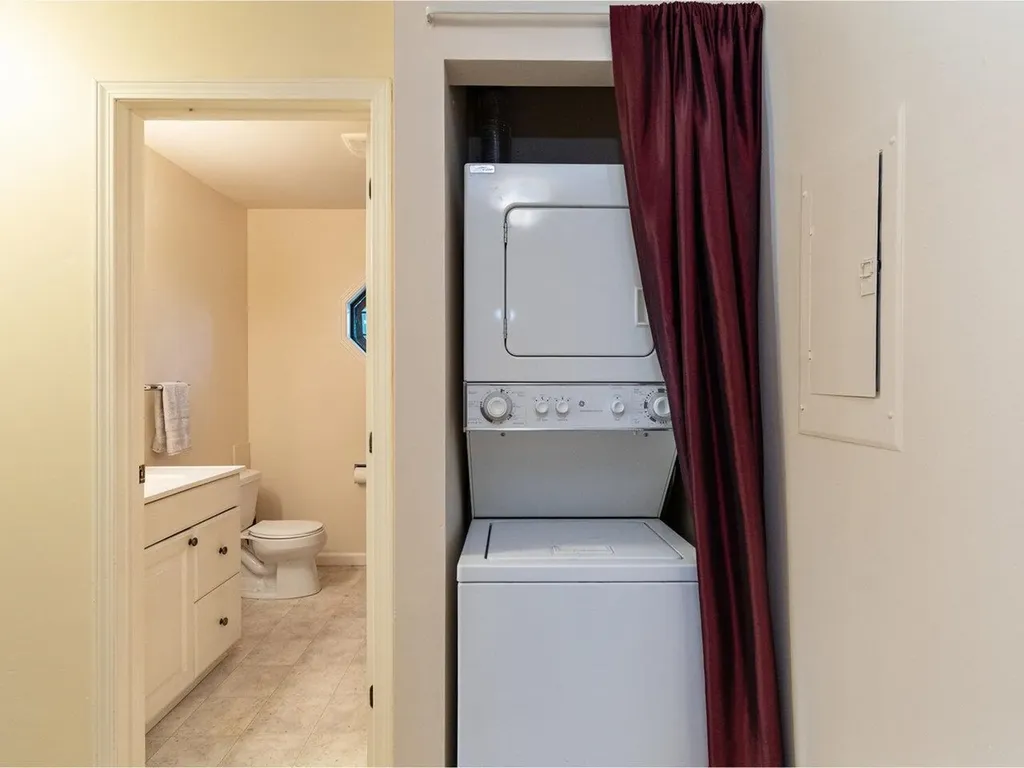 17 Twin Oaks Terrace South Burlington VT 05403