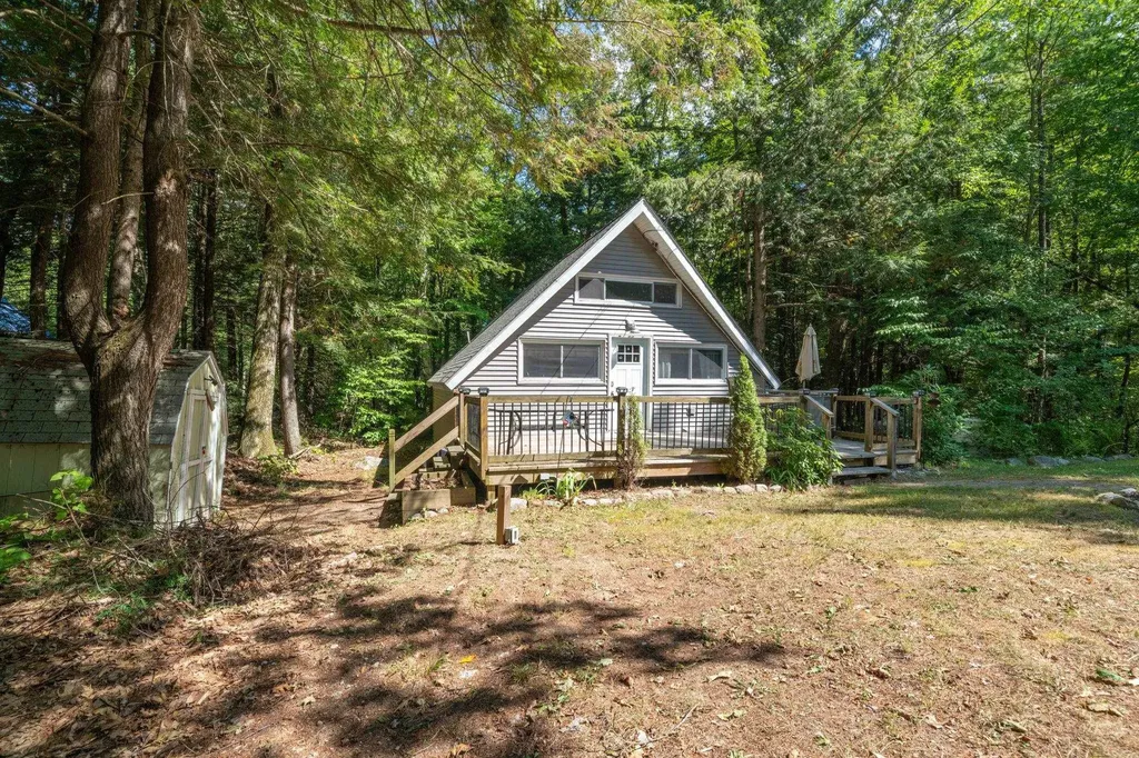 24 Raccoon Alley Hillsborough NH 03244