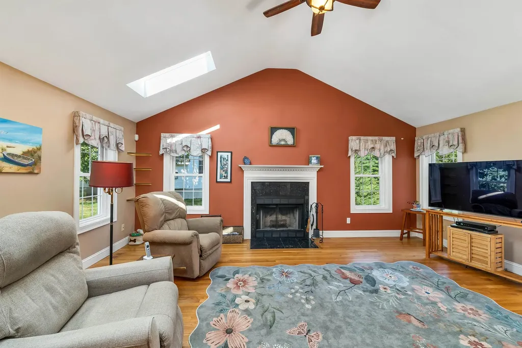 60 Hampton Meadows Hampton NH 03842