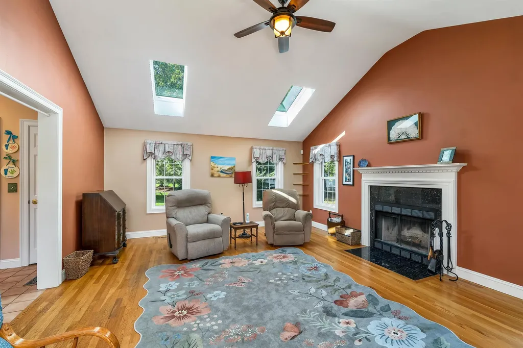 60 Hampton Meadows Hampton NH 03842