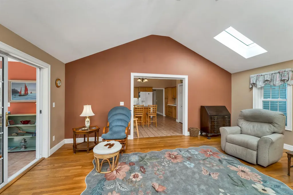 60 Hampton Meadows Hampton NH 03842