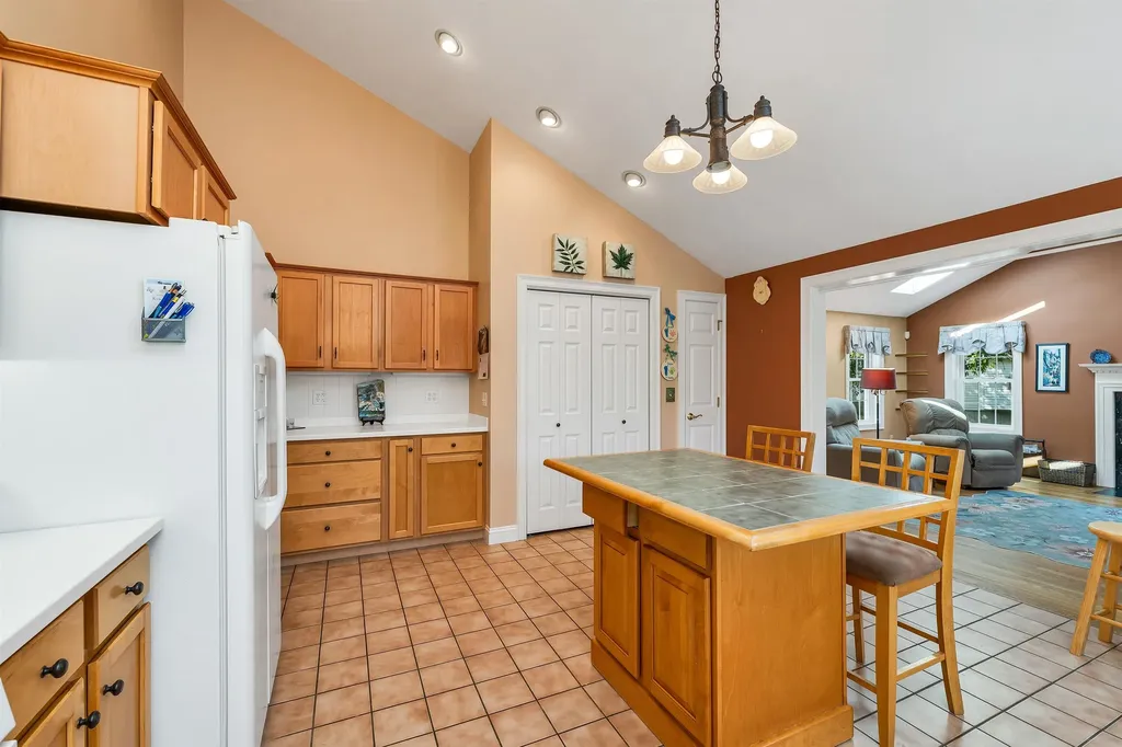 60 Hampton Meadows Hampton NH 03842