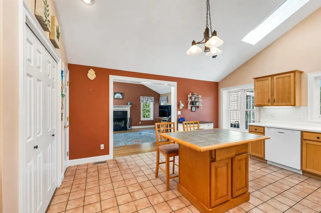 60 Hampton Meadows Hampton NH 03842