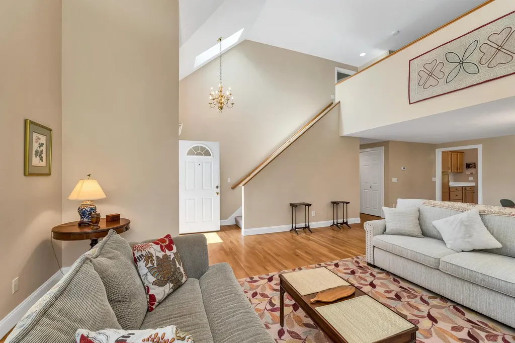 60 Hampton Meadows Hampton NH 03842