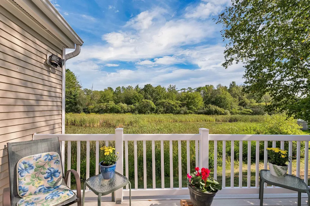 60 Hampton Meadows Hampton NH 03842