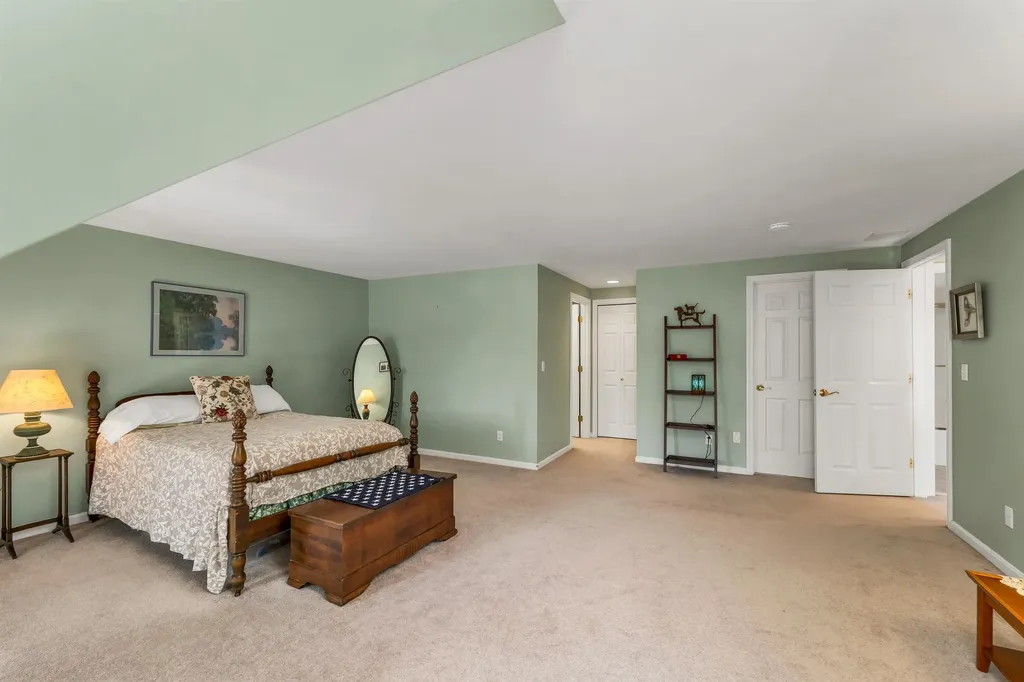 60 Hampton Meadows Hampton NH 03842