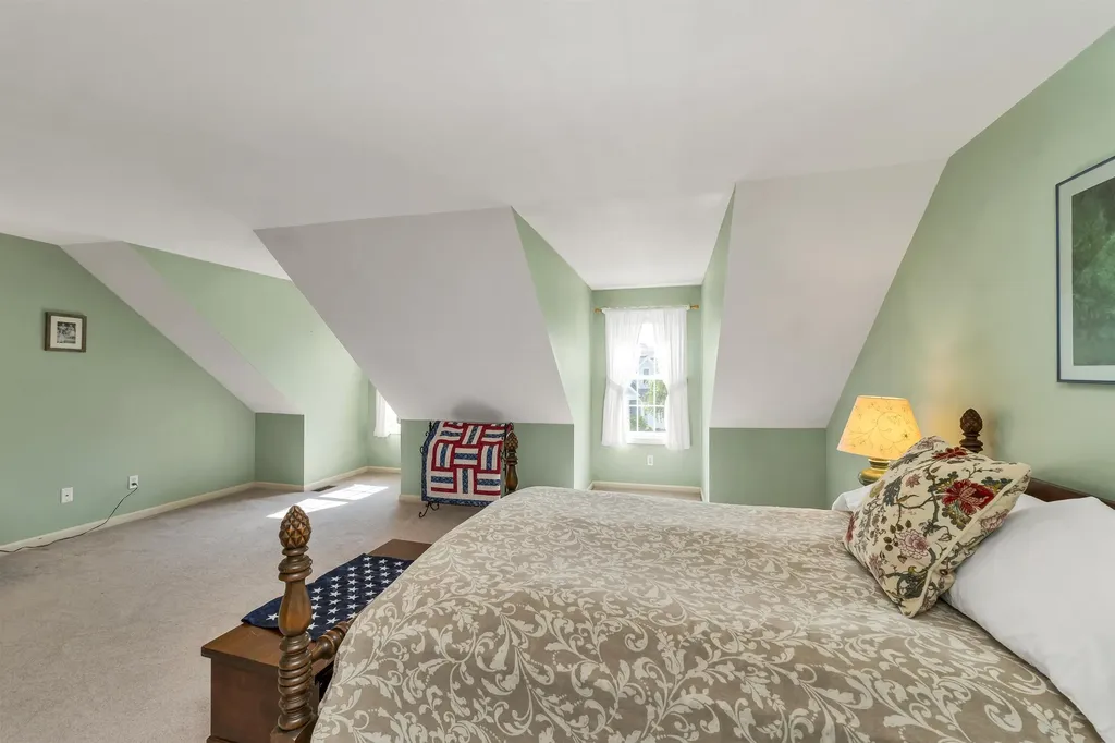 60 Hampton Meadows Hampton NH 03842