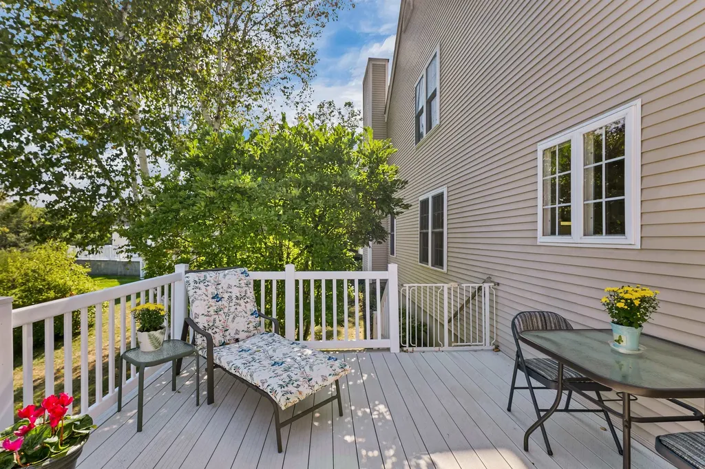 60 Hampton Meadows Hampton NH 03842