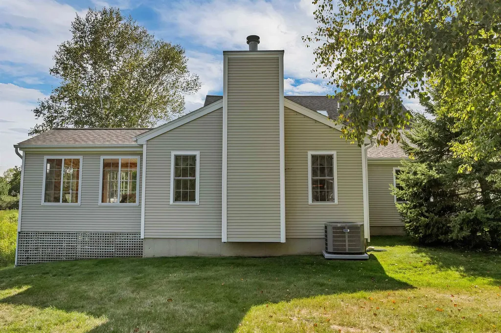 60 Hampton Meadows Hampton NH 03842