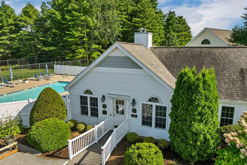 60 Hampton Meadows Hampton NH 03842