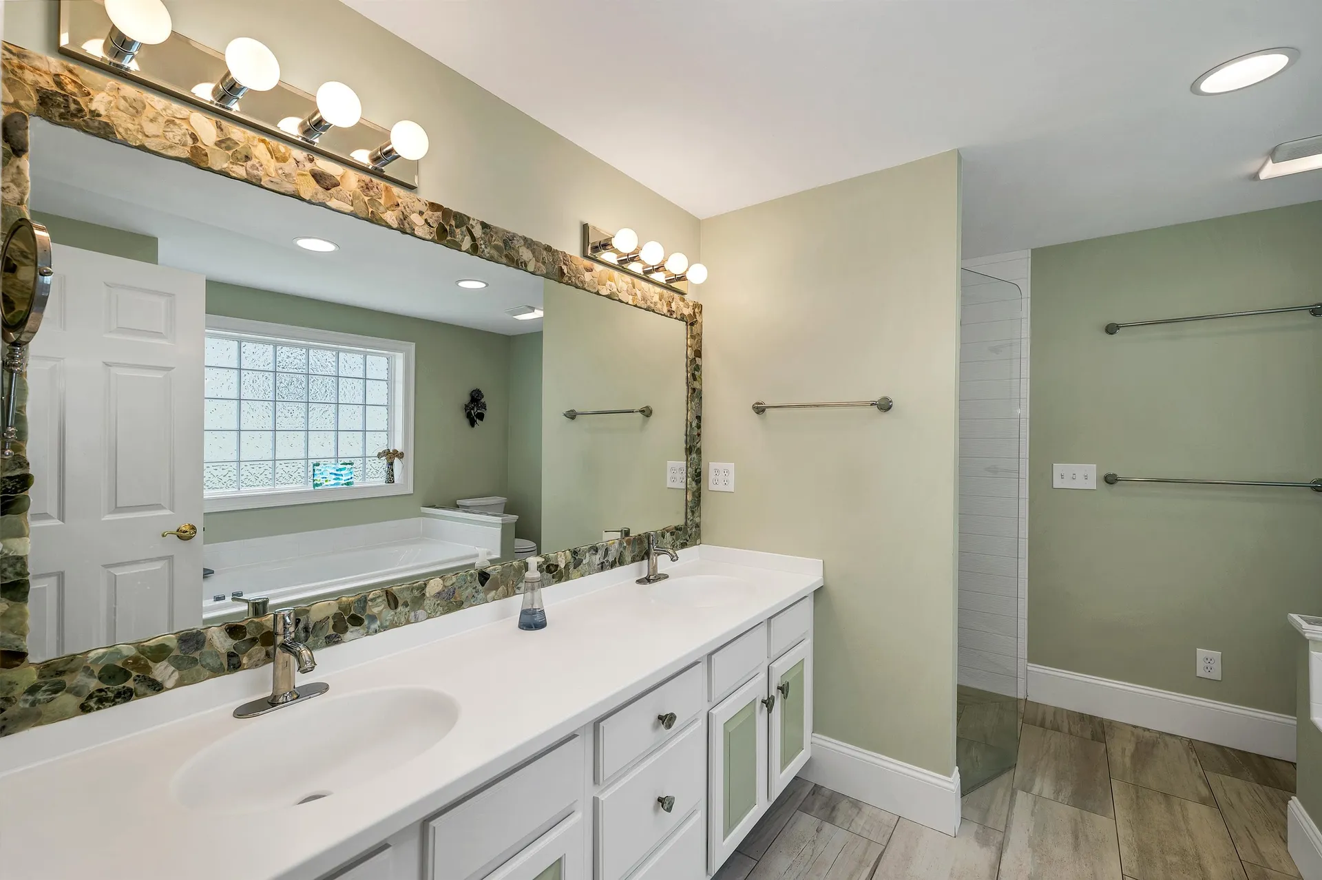 60 Hampton Meadows Hampton NH 03842